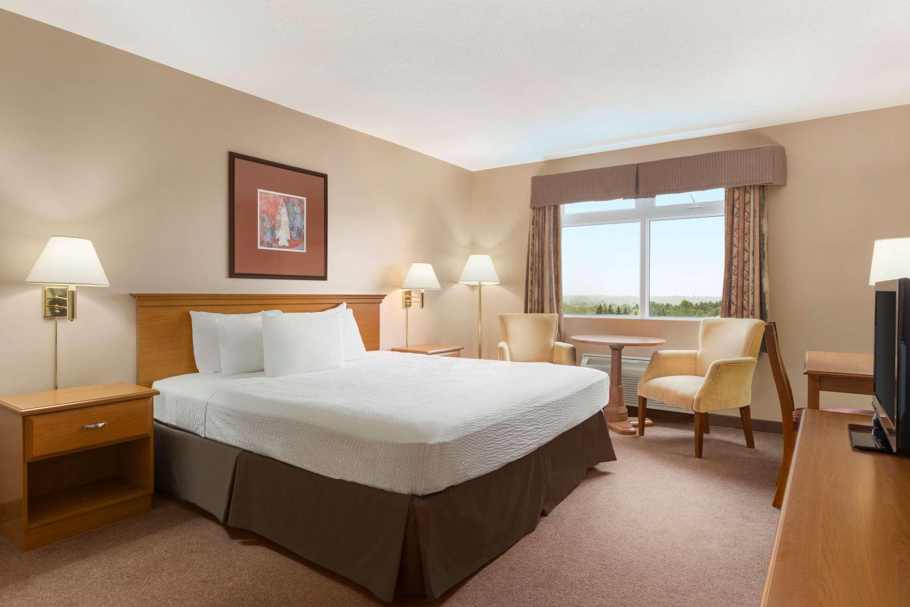 Days Inn By Wyndham Oromocto Conference Centre Zewnętrze zdjęcie