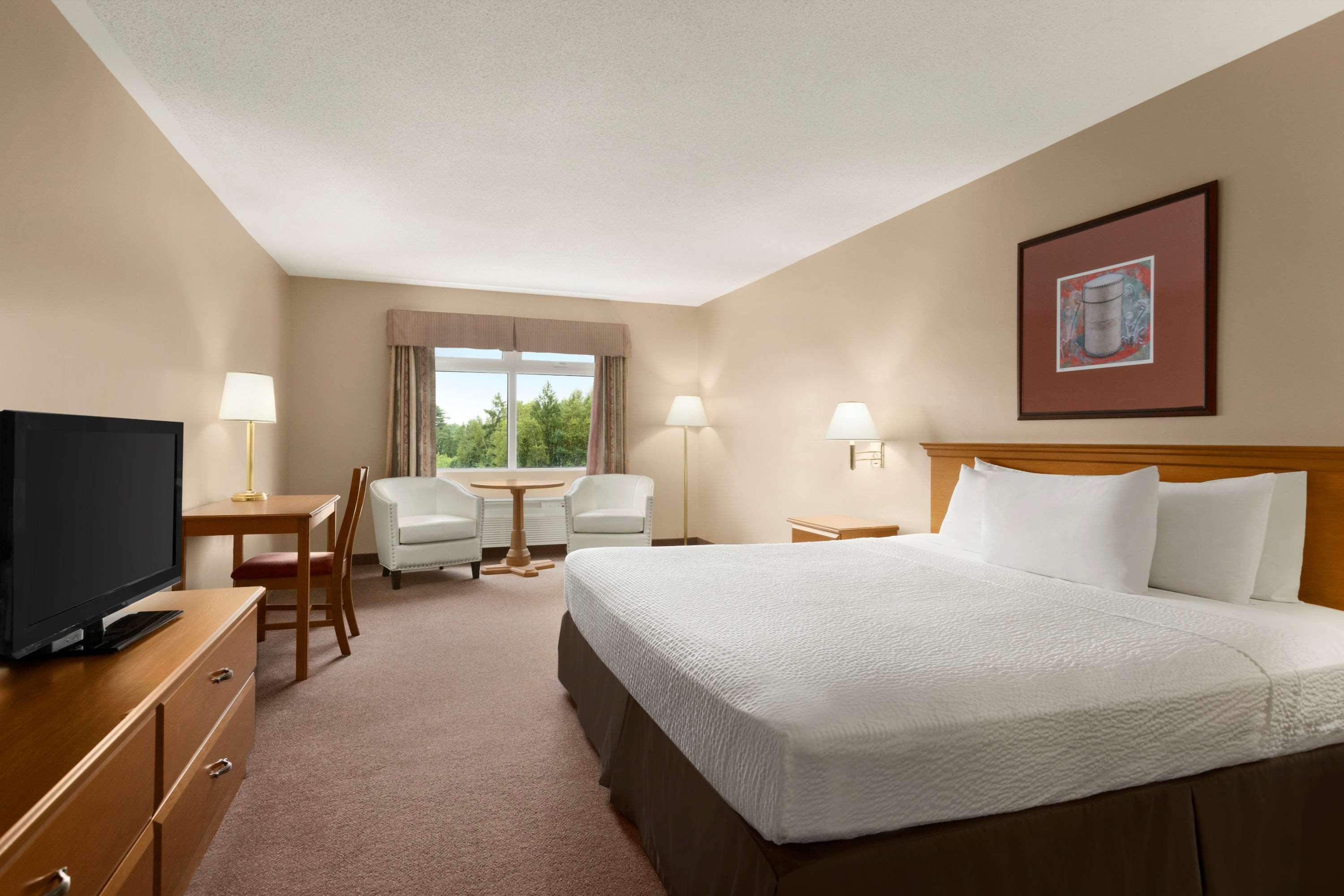 Days Inn By Wyndham Oromocto Conference Centre Zewnętrze zdjęcie