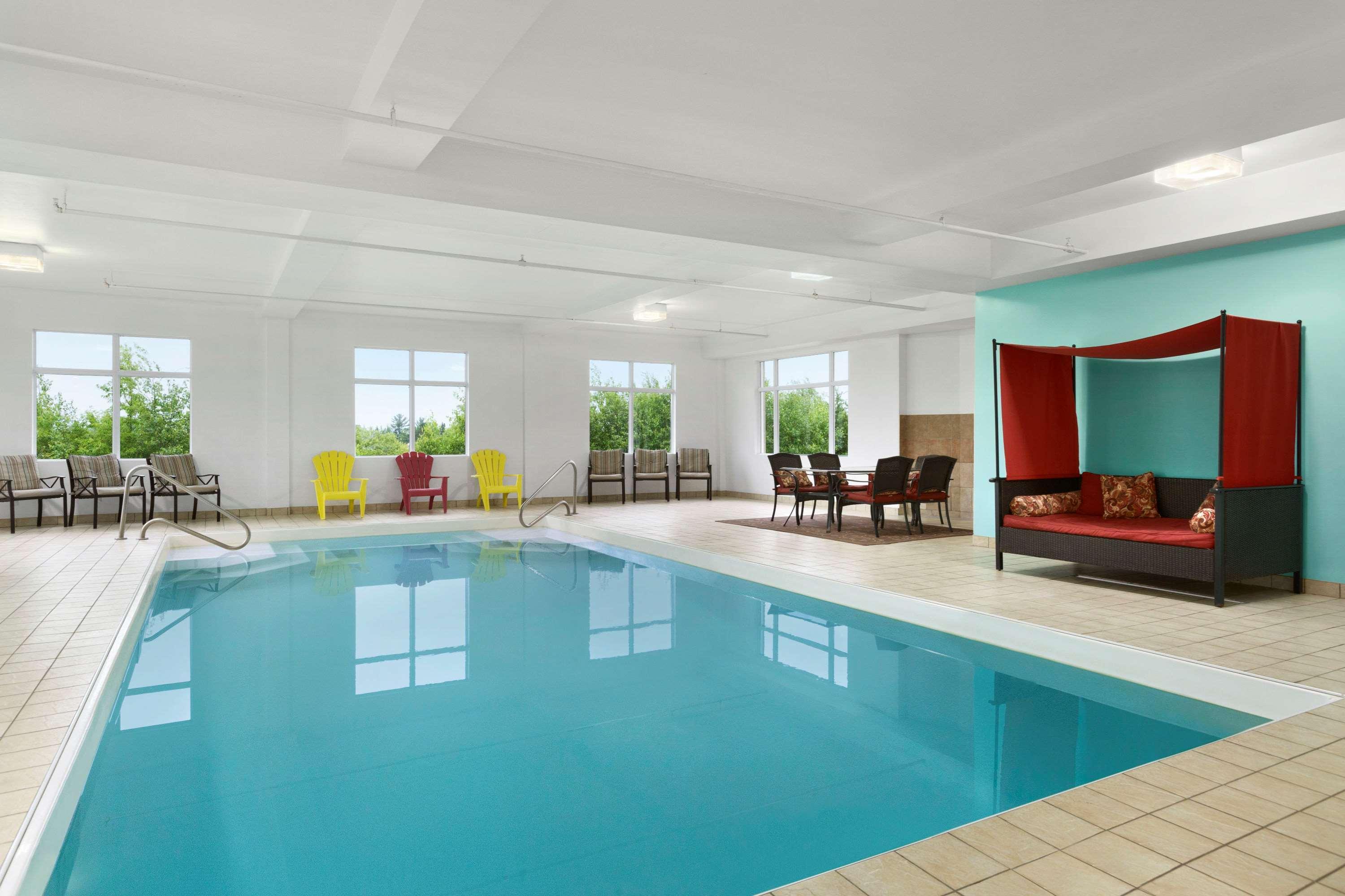 Days Inn By Wyndham Oromocto Conference Centre Zewnętrze zdjęcie