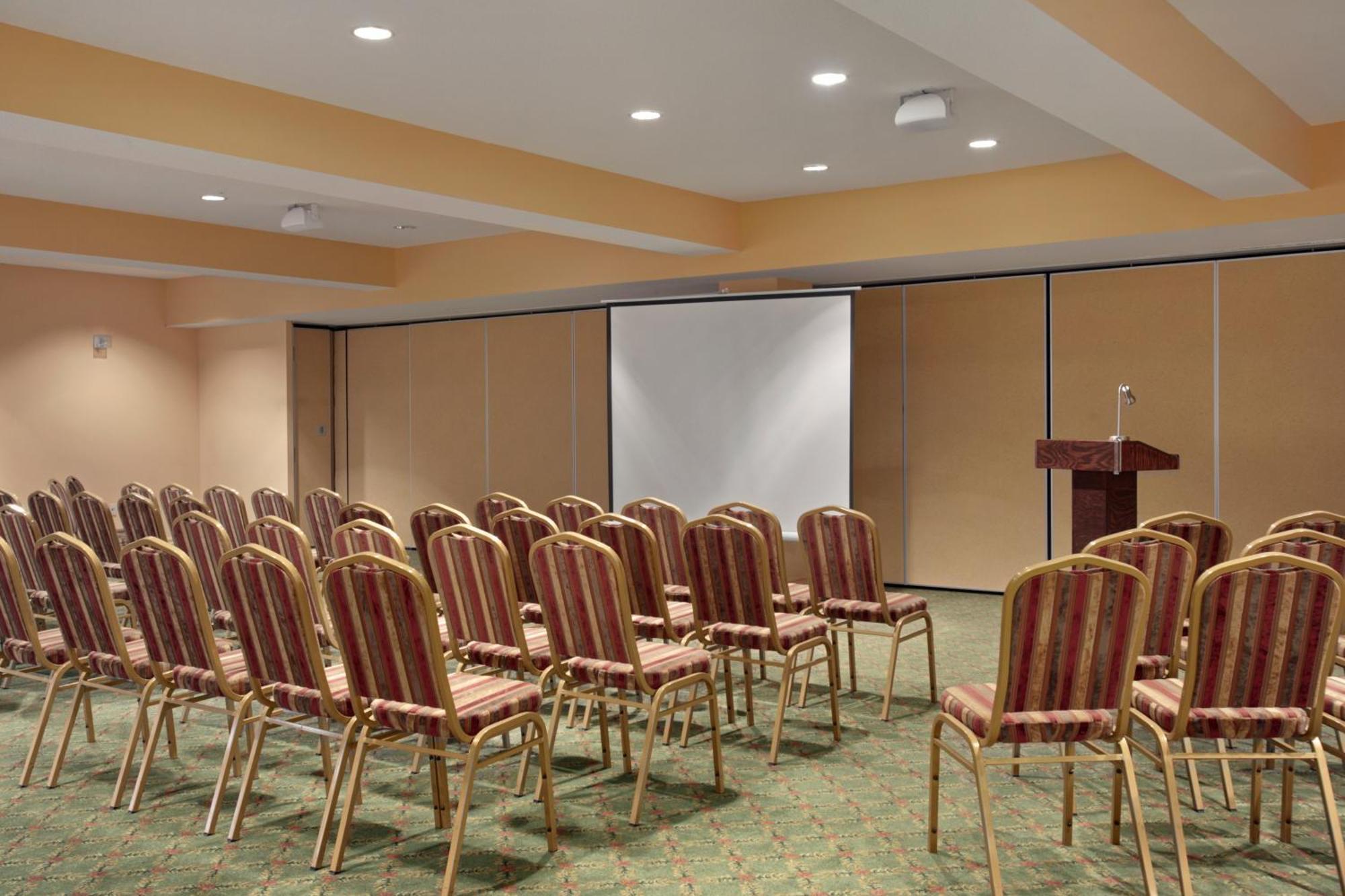 Days Inn By Wyndham Oromocto Conference Centre Zewnętrze zdjęcie